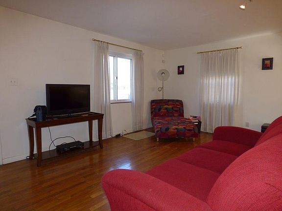 5th image of 2423 Ardmore Ave