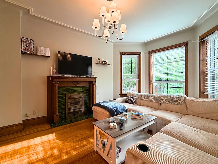 3727 N Lakewood Ave #2 — Photo 2
