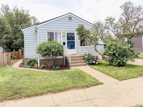 813 8th Ave W, Williston, ND 58801