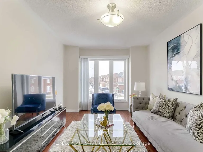 92 Lake Louise Dr #UPPER — Photo 11