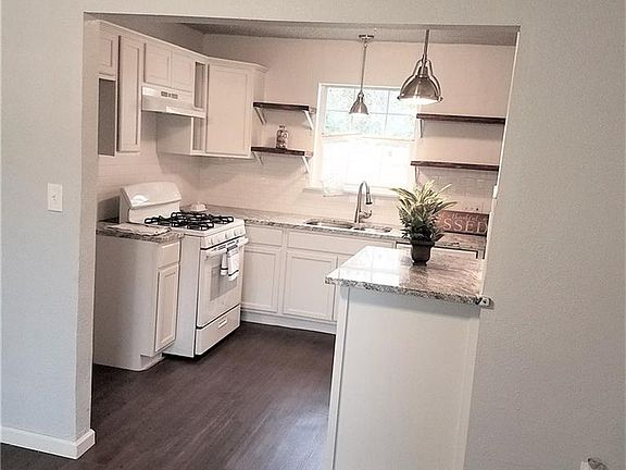 4th image of 1817 Elm Dr