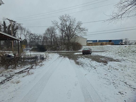 4th image of 1435 Sharon Rd