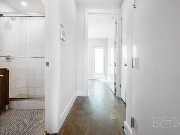 3rd image of 33 Lexington Ave