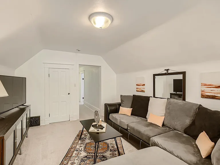 528 Pratt St — Photo 17