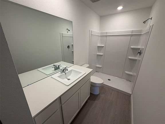3rd image of 366 Lucia Way
