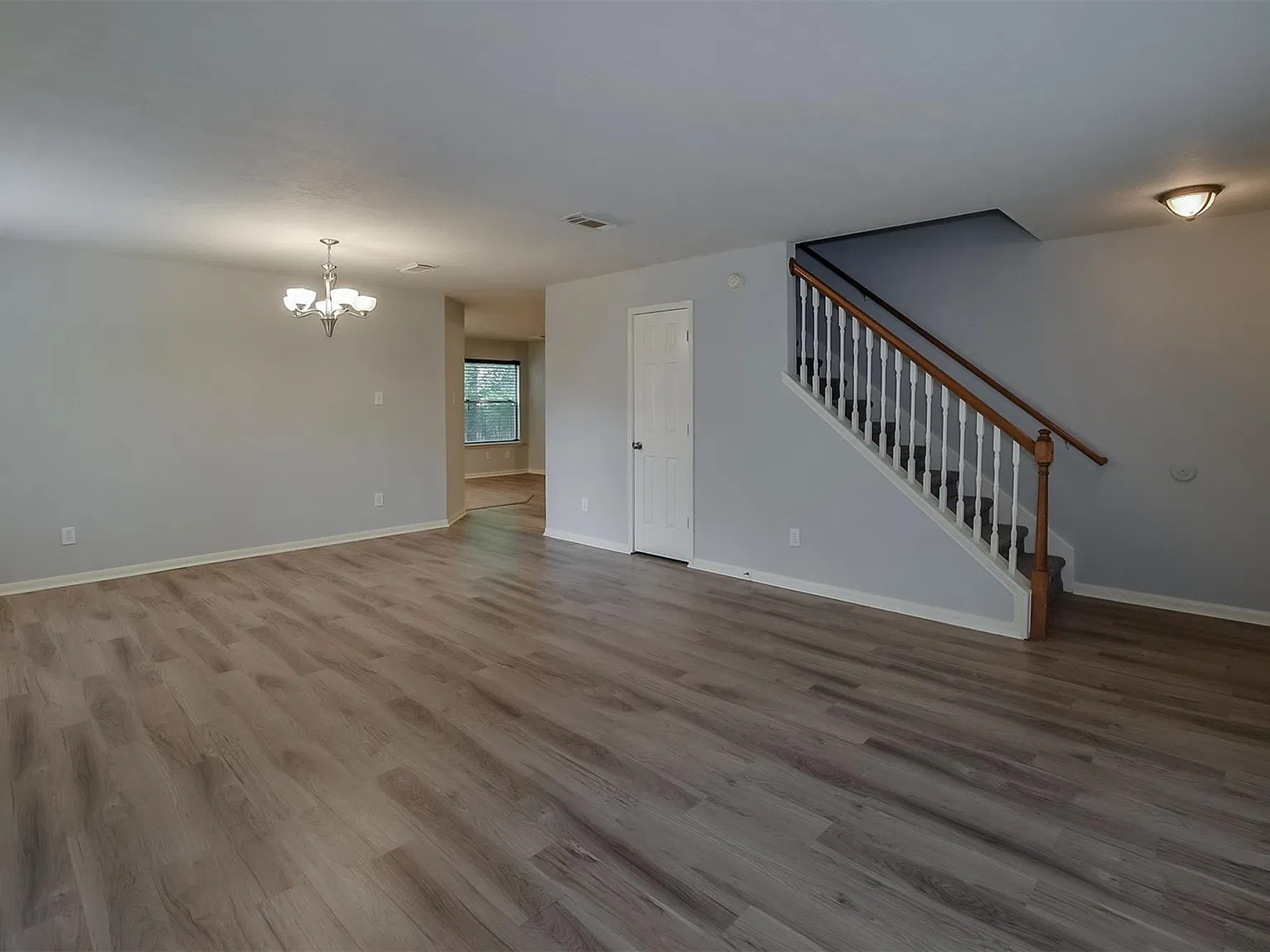 4 bed, 2.5 bath, 2363 sqft, $2,150 — Photo 4