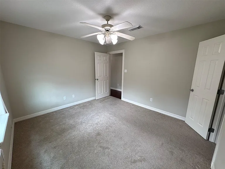 308 Williamsburg Ave — Photo 21