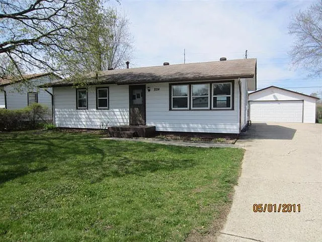 2314 Pioneer Dr photo 1