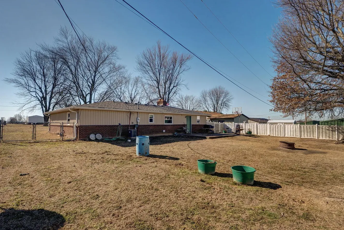 3 bed, 1282 sqft, $1,100 — Photo 3