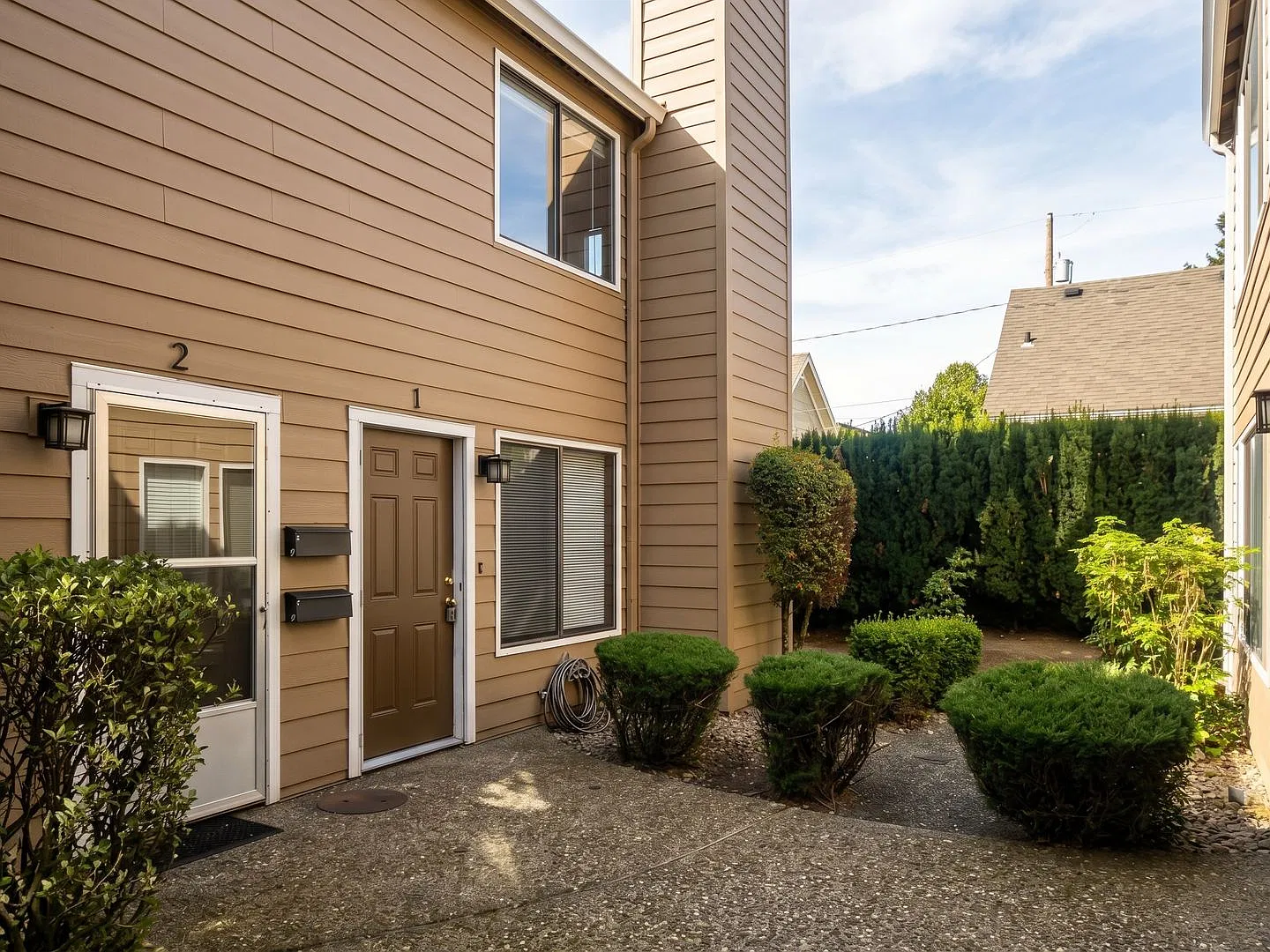 2 Bed Townhome in Heart of Sellwood, Brand New Flooring & AC Minisplits — Photo 2