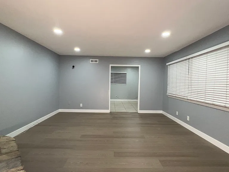 15503 Bloomfield Ave — Photo 3