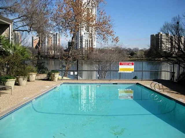 500 E Riverside Dr #119 — Photo 7