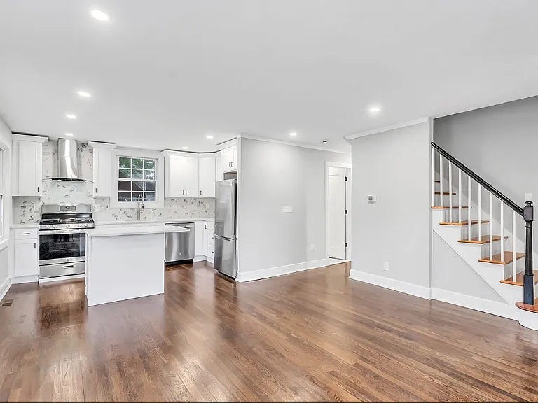 116 Morse St — Photo 3