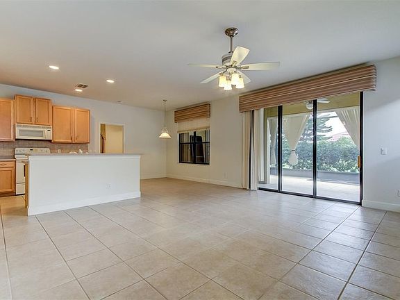 5th image of 309 Silver Falls Dr