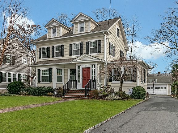 Detached 2 car garage 