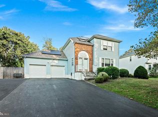 8 Pannick Dr, Hamilton, NJ 08610