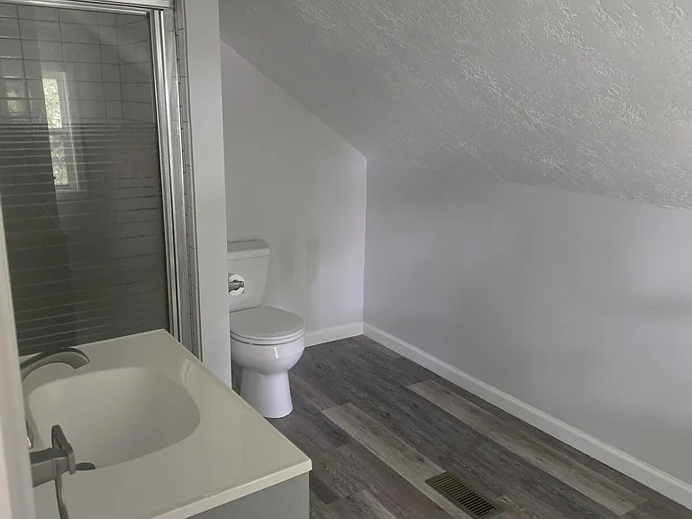 2nd floor full bath