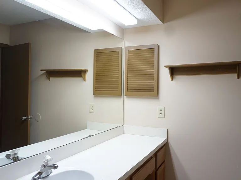 5558 Bennington Dr — Photo 8