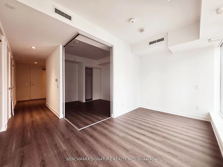 8 Wellesley St E #2705 — Photo 4