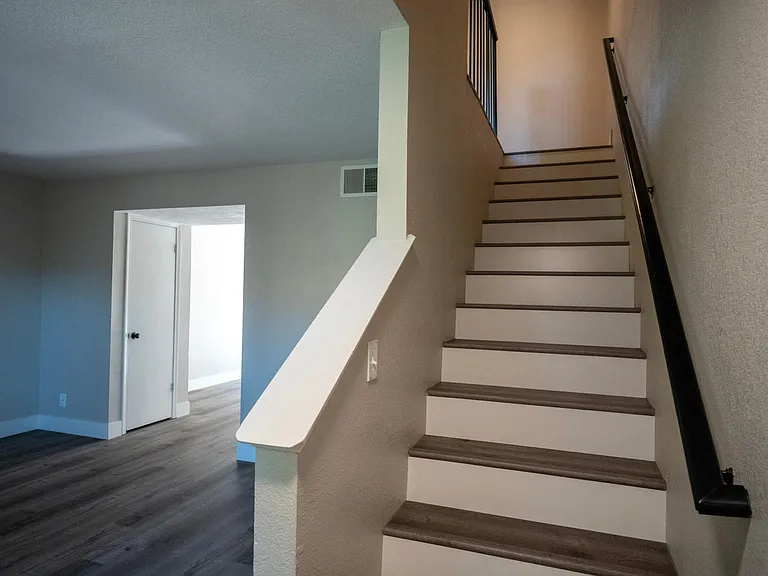 Cedar Court Townhomes — Photo 6