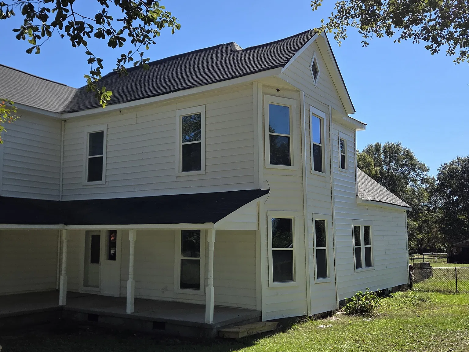 4 bed, 3000 sqft, $2,400 — Photo 3