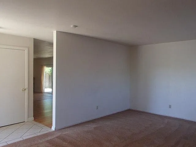 2109 California Dr — Photo 3