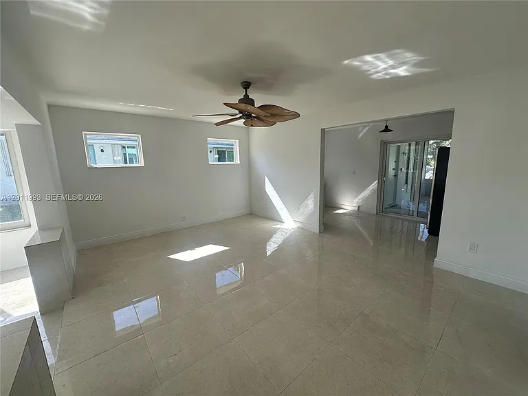 115 SE 2nd St #1 — Photo 7
