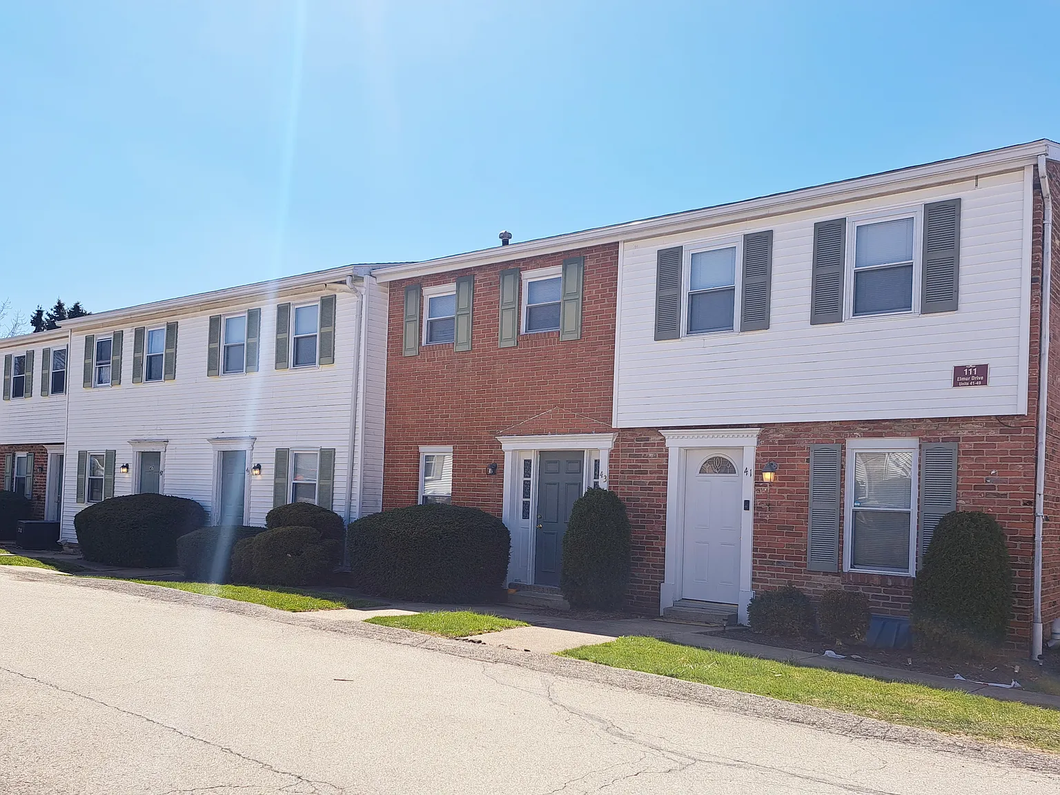 2 bed, 1.5 bath, 1460 sqft, $1,275 — Photo 1