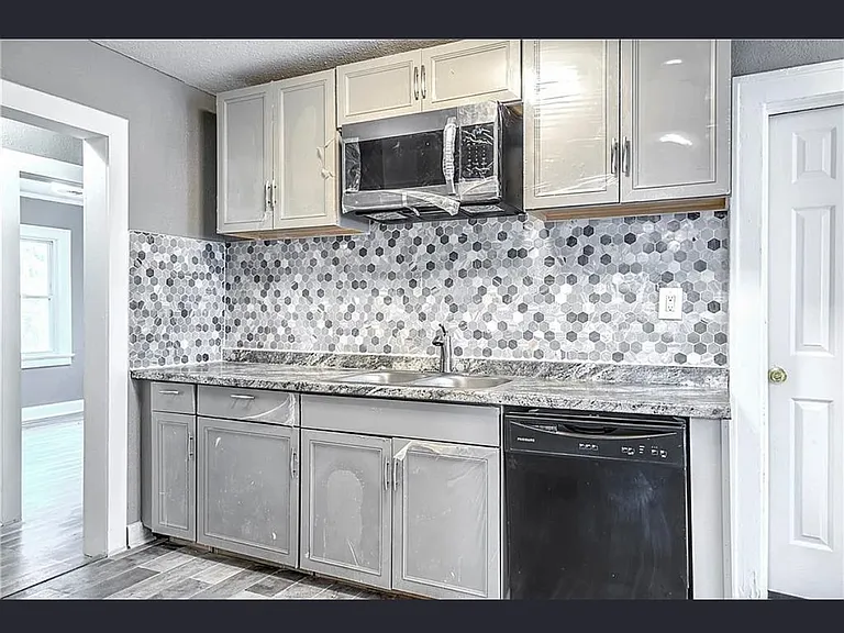3910 Mersington Ave — Photo 5
