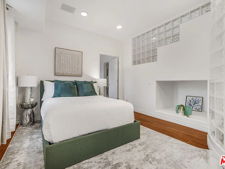 8507 Franklin Ave — Photo 32