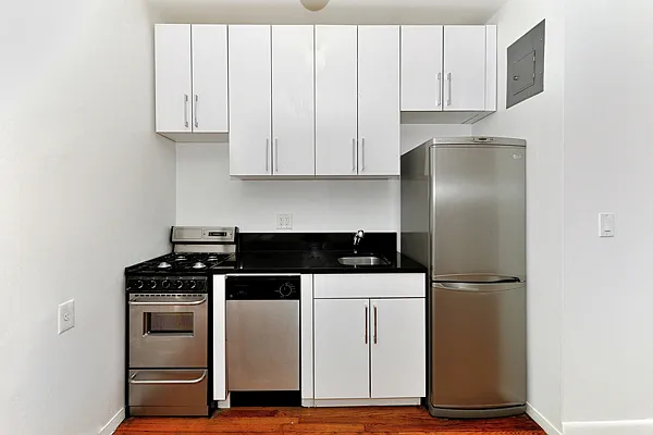 Rented by Aether Property Group | media 13