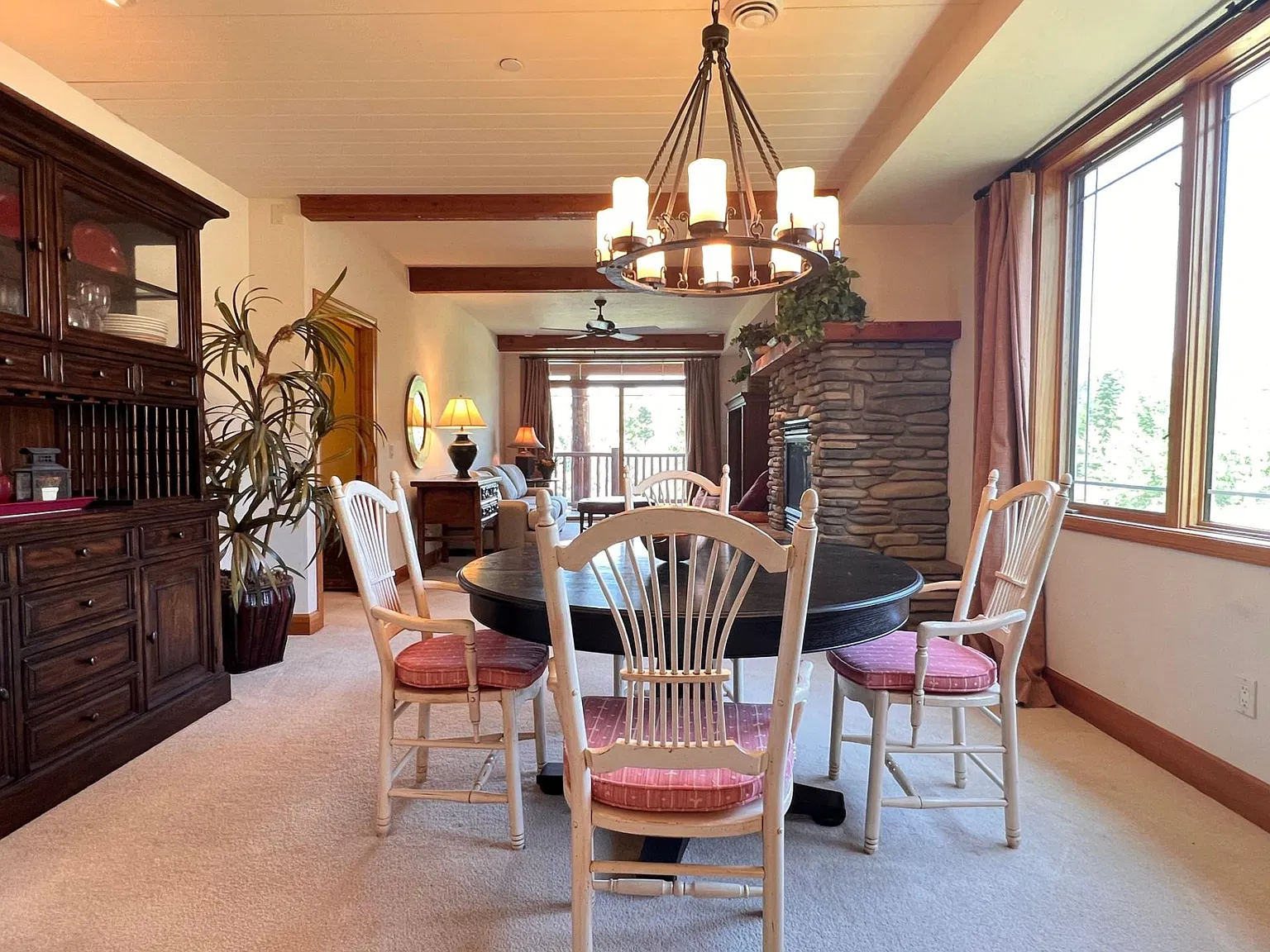 2 bed, 2.5 bath, 1841 sqft, $2,500 — Photo 2