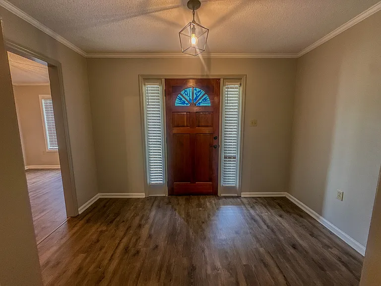 2224 S Sherwood Dr — Photo 4