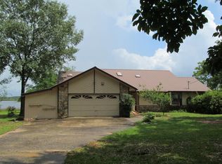 993 Paradise Island Dr, Defuniak Springs, FL 32433