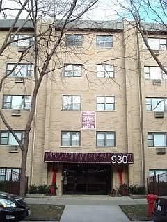 1st image of 930 W Winona St APT 208