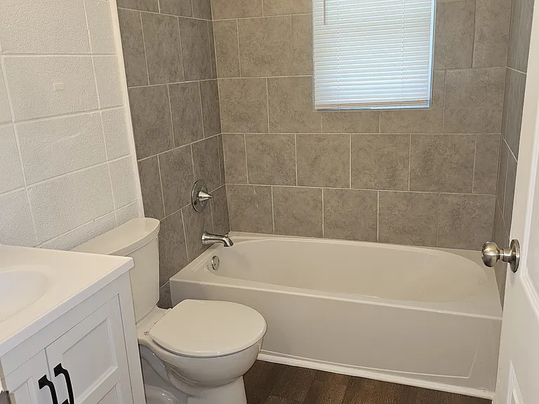 429A Squirrel St — Photo 3
