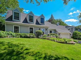 3683 Venard Rd, Downers Grove, IL 60515
