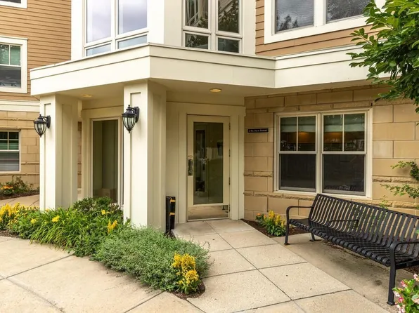 2 Saint Paul St APT 201, Brookline, MA 02446