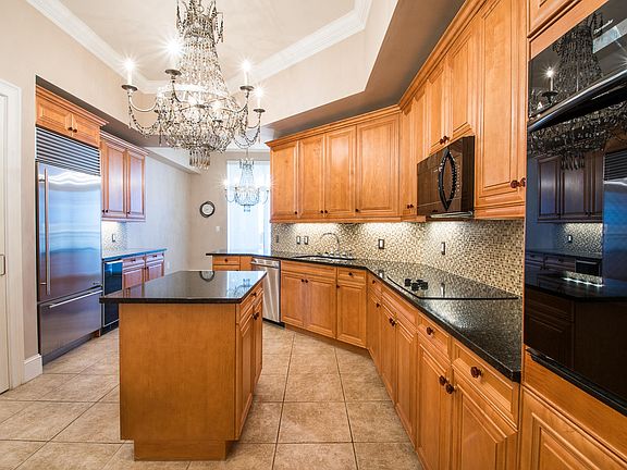 3rd image of 182 N Plaza Ct #Penthouse 2