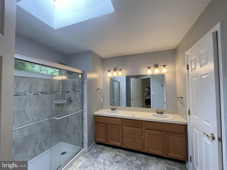 1323 Lindsay Ln — Photo 13
