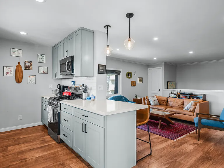 2913 A St #10 — Photo 1