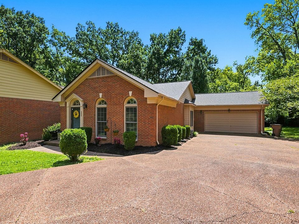 1st image of 111 Colony Ct