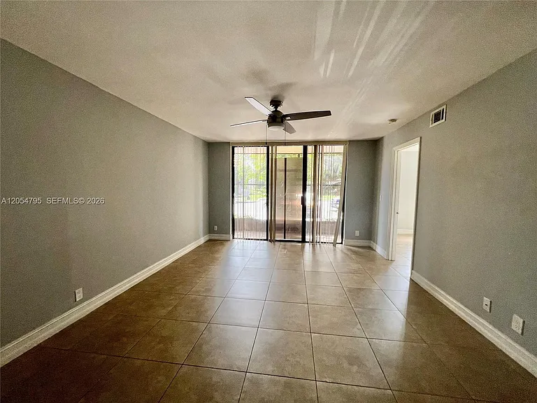 5801 Riverside Dr #104B3 — Photo 9