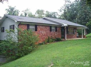 826 Cobblestone Rd, Newport, TN 37821