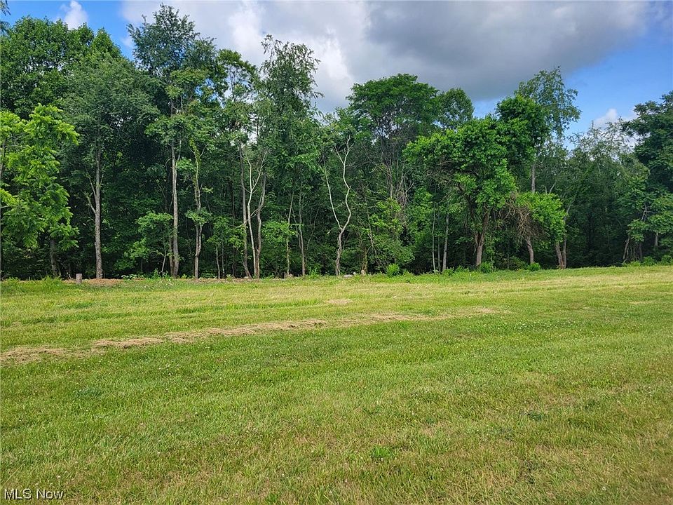 2nd image of 3595 Hawthorn Dr