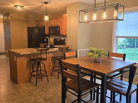 2nd image of 704 Winding Ln