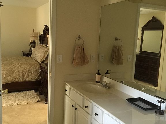 Upstairs Jack-&-Jill Bath