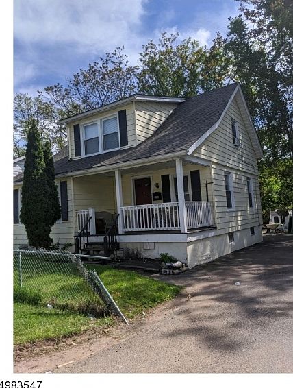 1st image of 216 Hazelwood Pl