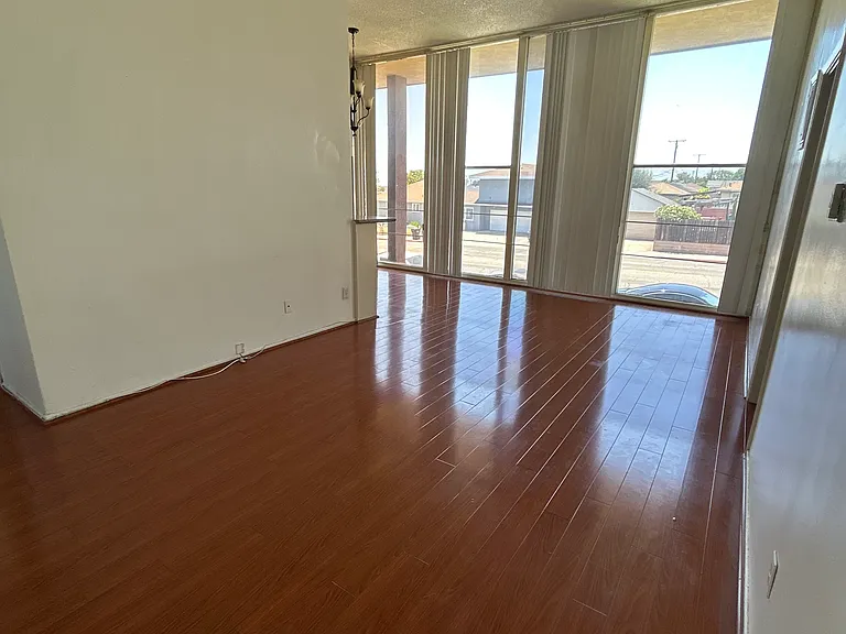 620 N Wilcox Ave — Photo 12