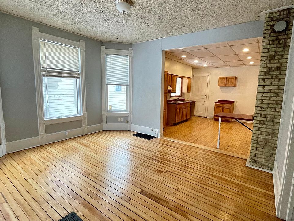 Open concept between living room and kitchen